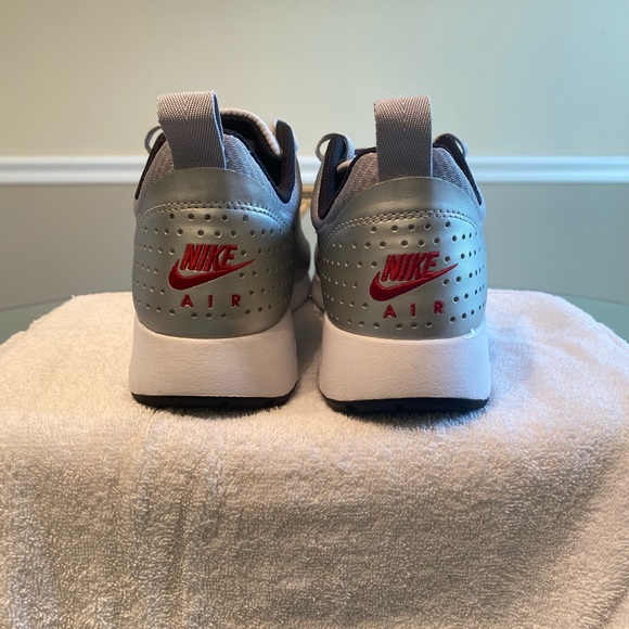 Nike Women’s Air Max Tavas - Picture 6 of 10